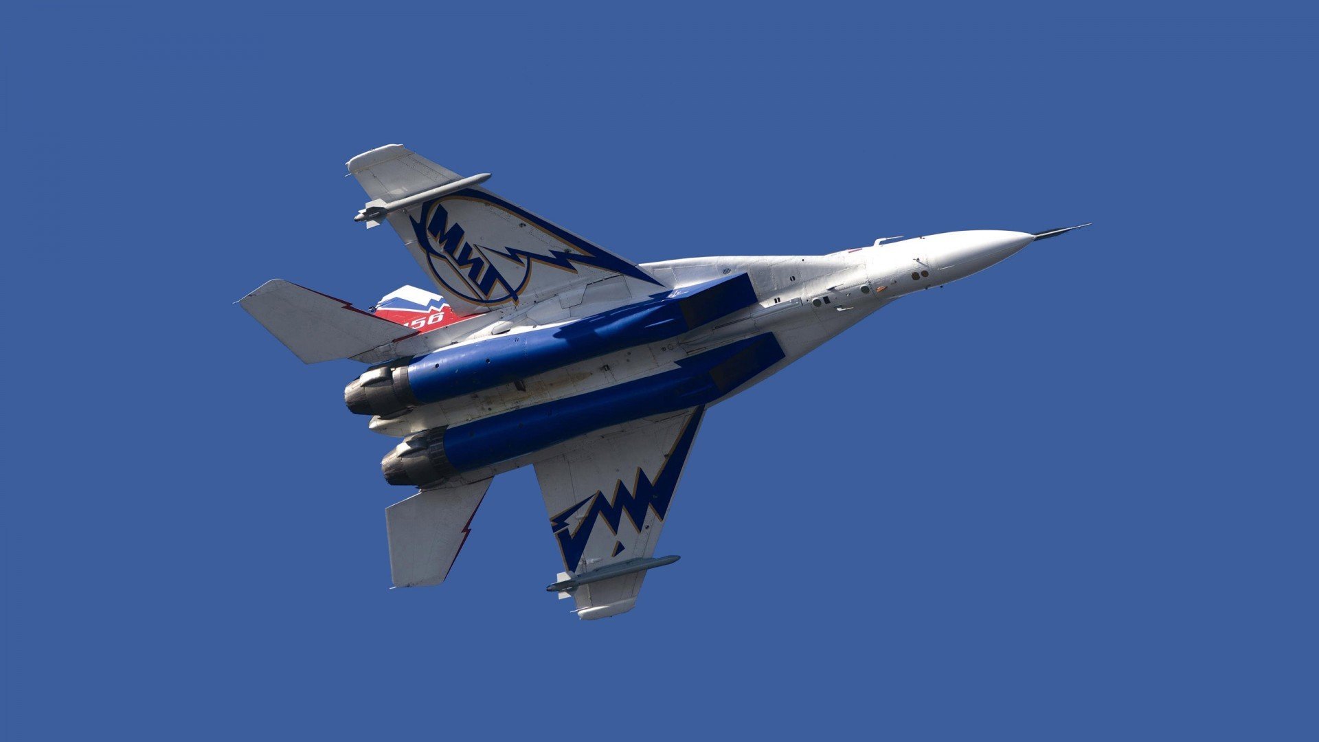 篮球裁判执法尺度引发争议，篮球裁判执法视频