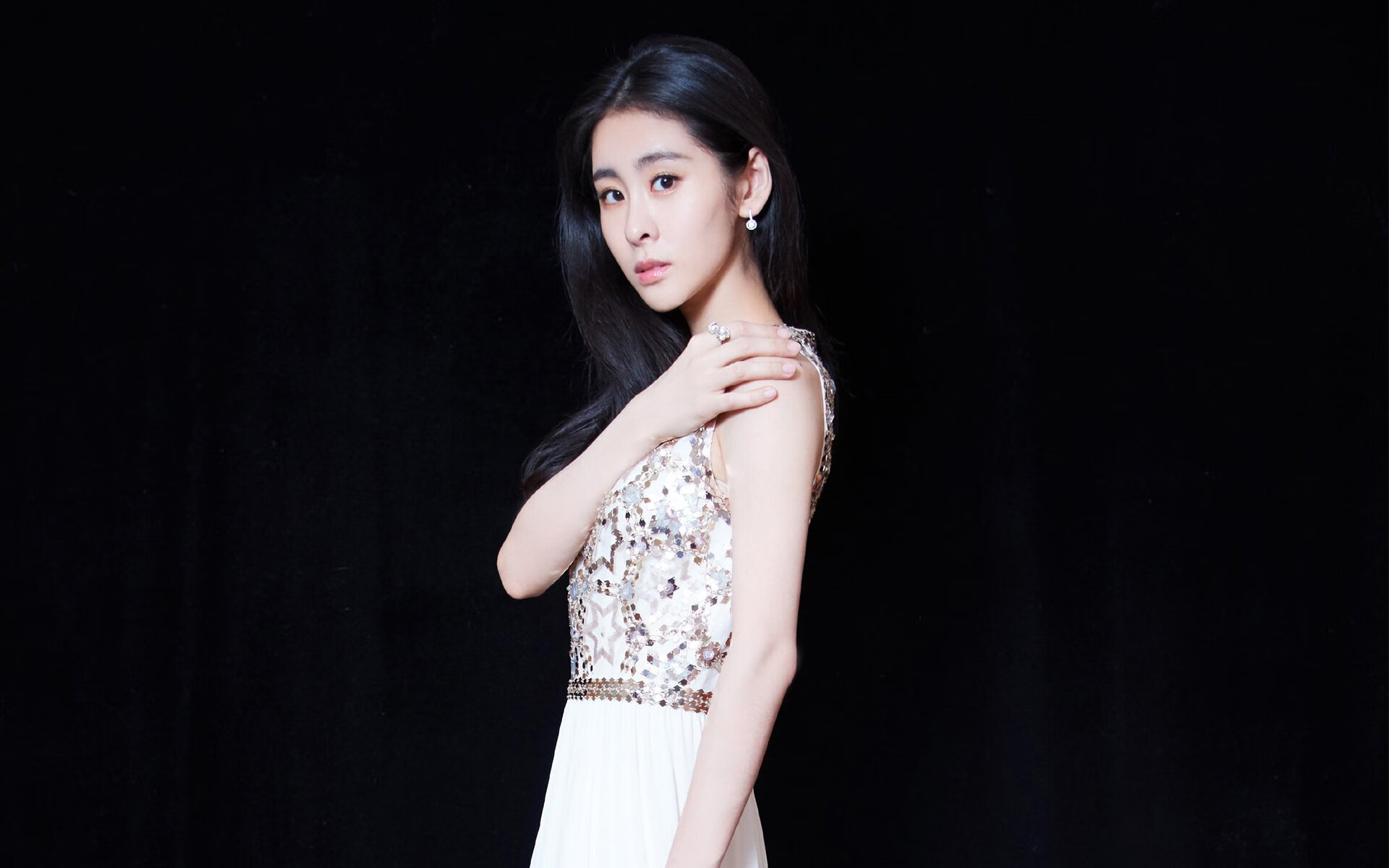 门将参与控球缓解前场压力,门将持球